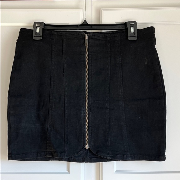 Free People We The Free Layla Zip-Front Denim Miniskirt- Black- 8 - Picture 5 of 13